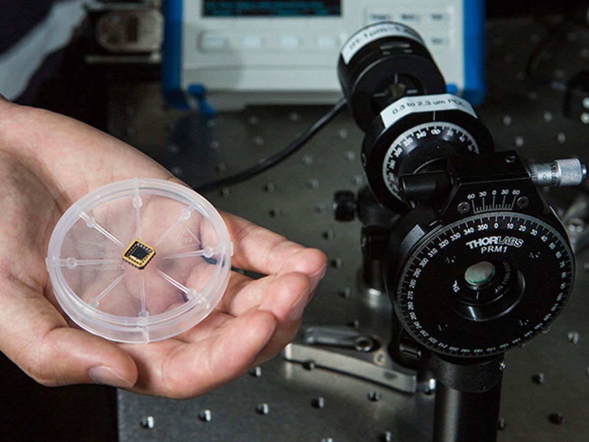 研究人员在硅芯片上创造了第一个集成圆偏振光探测器